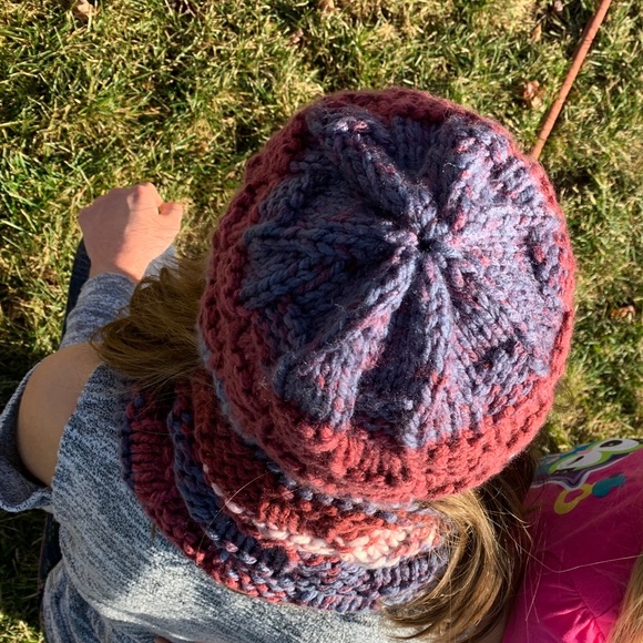 Handmade knitted stocking hat and scarf - Picture 6 of 6